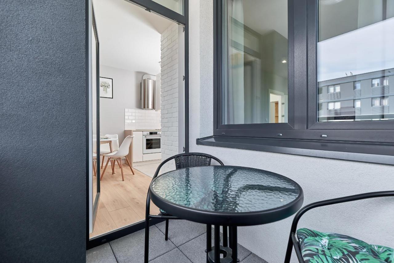 Exclusive Apartments Gwiazdzista With Free Garage Wroclaw By Noclegi Renters Exterior foto