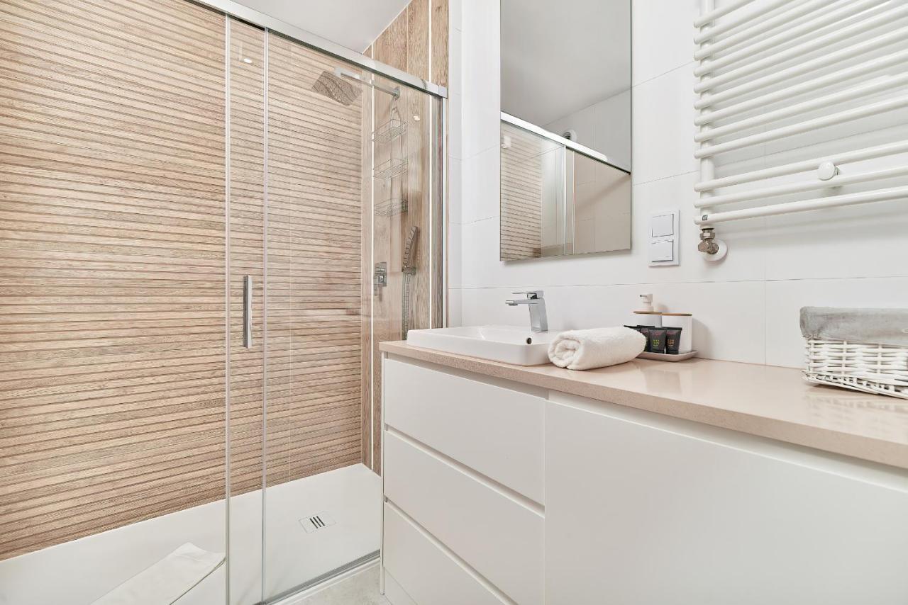 Exclusive Apartments Gwiazdzista With Free Garage Wroclaw By Noclegi Renters Exterior foto